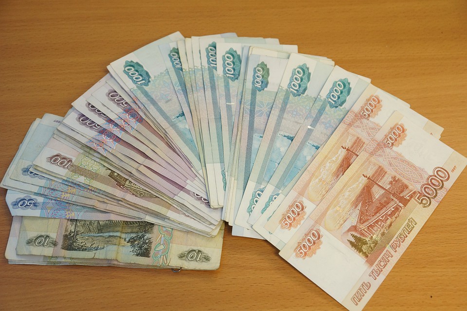 В общей сложности родители не заплатили своим детям 1,3 миллиарда рублей