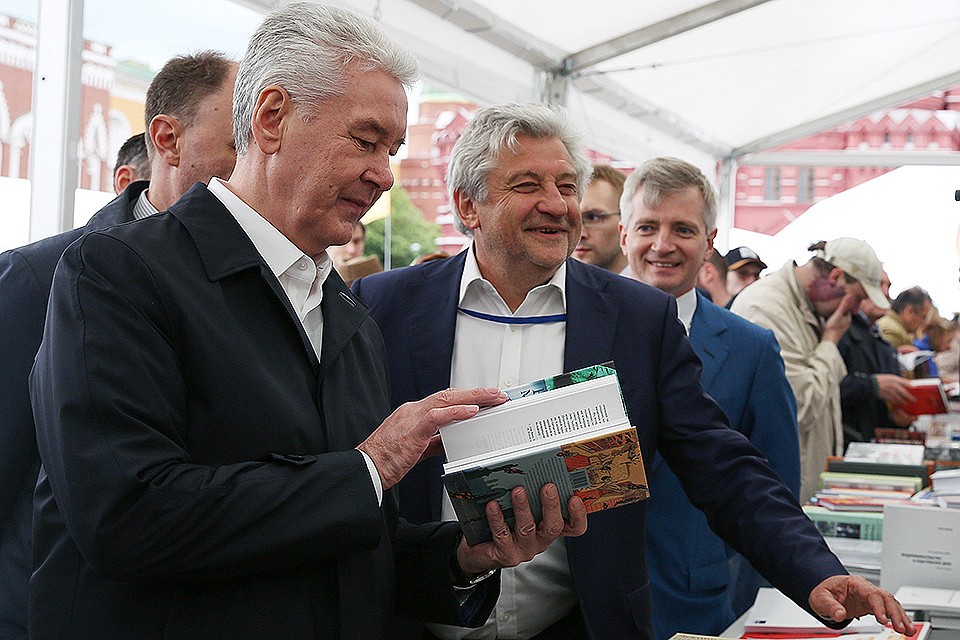 Мэр Москвы Сергей Собянин на книжном фестивале «Красная площадь» в центре Москвы. ФОТО Кирилл Зыков/АГН Москва