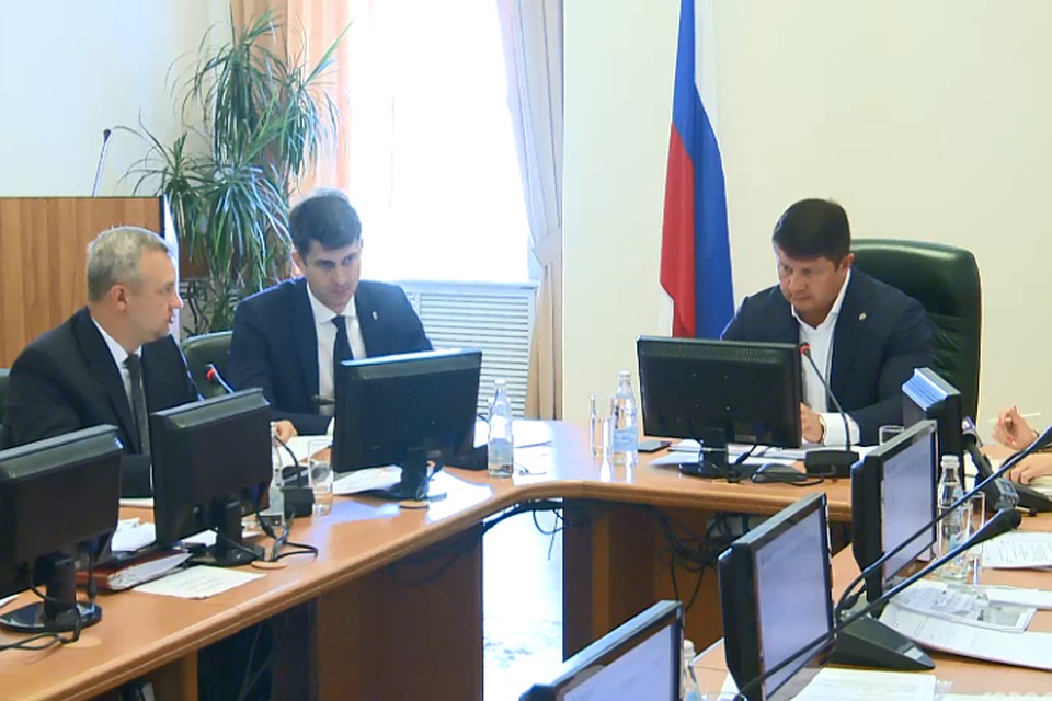 Владимир Слепцов потребовал убрать ларек, который незаконно торгует трусами.