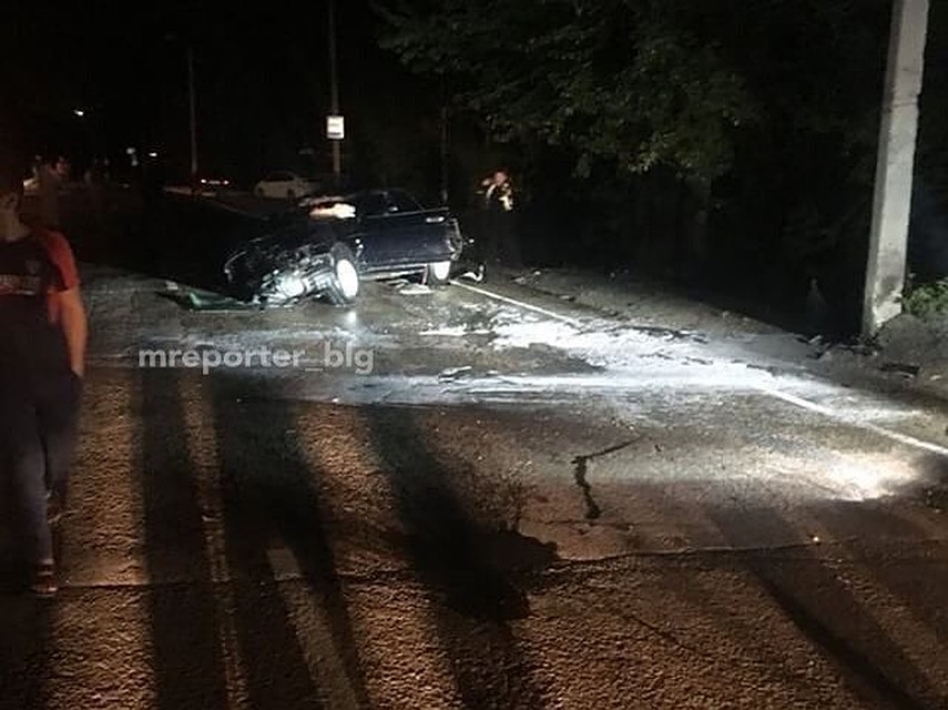 Легковушку сильно покорежило