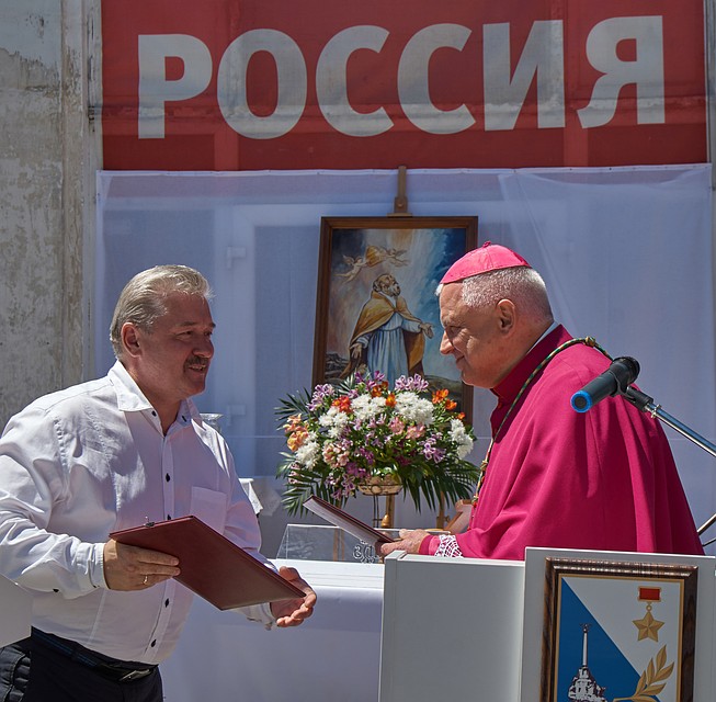 Кинотеатр, который раньше был католическим храмом, передали верующим