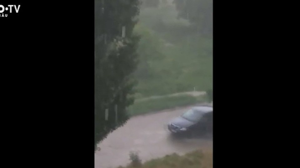 Улицы Бельц превратились в настоящие реки. (Фото: скрин с видео).