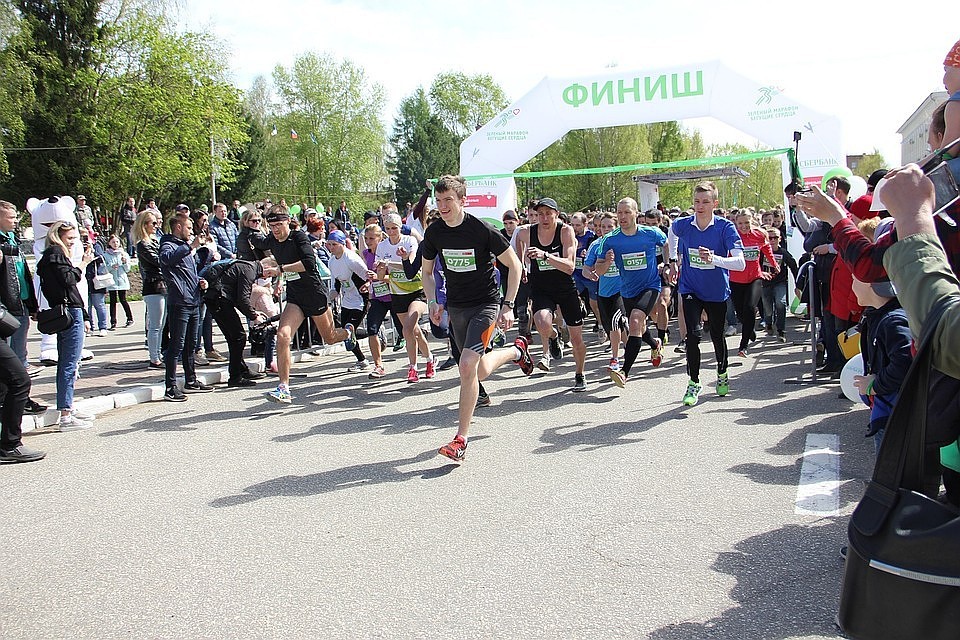 Спортсменам из основного забега (среди которых было много семей с детьми) предстояло преодолеть 4,2 км, спортсменам из ГБУ РК «Спортцентр инвалидов», стартовавших отдельно, – 520 м.