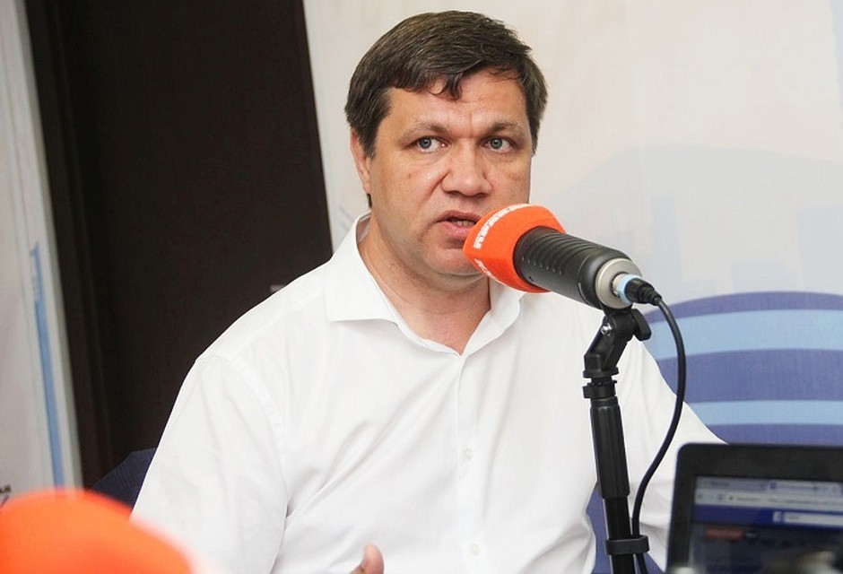 По мнению мэра, лучше поднять бумажку, чем идти писать жалобу.