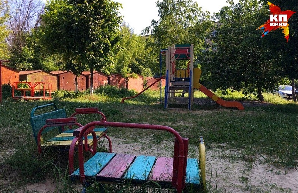 На детских площадках в Орле нужно навести порядок