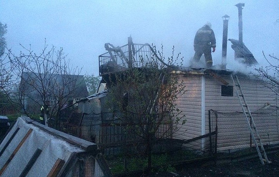 В огне погибли двое взрослых и трое детей. Фото: ГУ МЧС по Свердловской области
