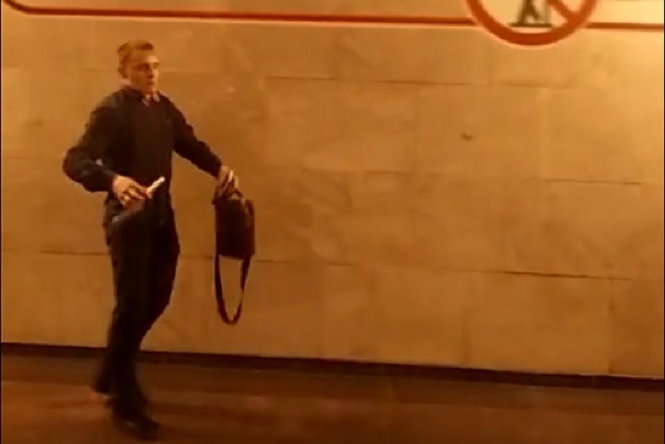 Мужчина с ножом не выпускал пассажиров из вагона Фото: ЧП и ДТП Санкт-Петербурга