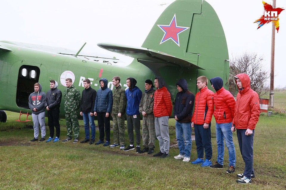 В Алтайском крае завершается воинская подготовка 20 стрелков-парашютистов.