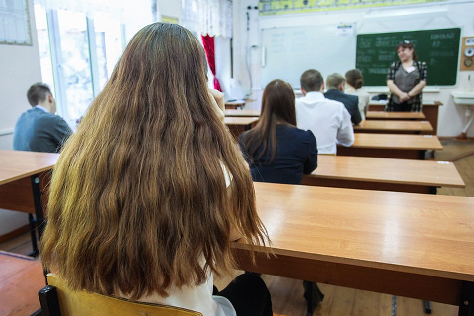 Тюменские девятиклассники сдали последний экзамен - обществознание
