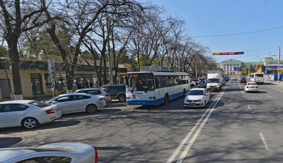 В частности, запрещена парковка возле ЦГБ.