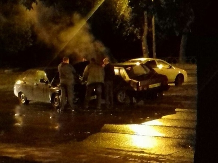 Автомобили «притерлись» друг к другу