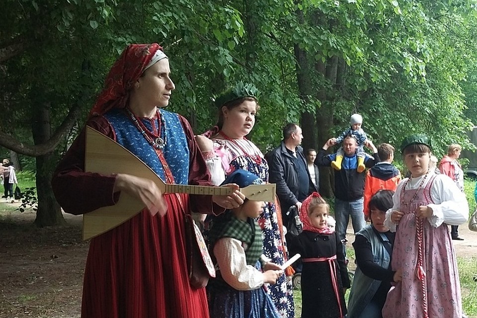 Необходимо сфотографироваться на фоне зелени города и выложить фото с хештегом. Фото: Елена Войткевич
