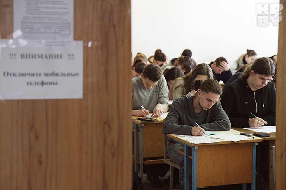 На ЦТ в Минске поймали двух абитуриентов-нарушителей
