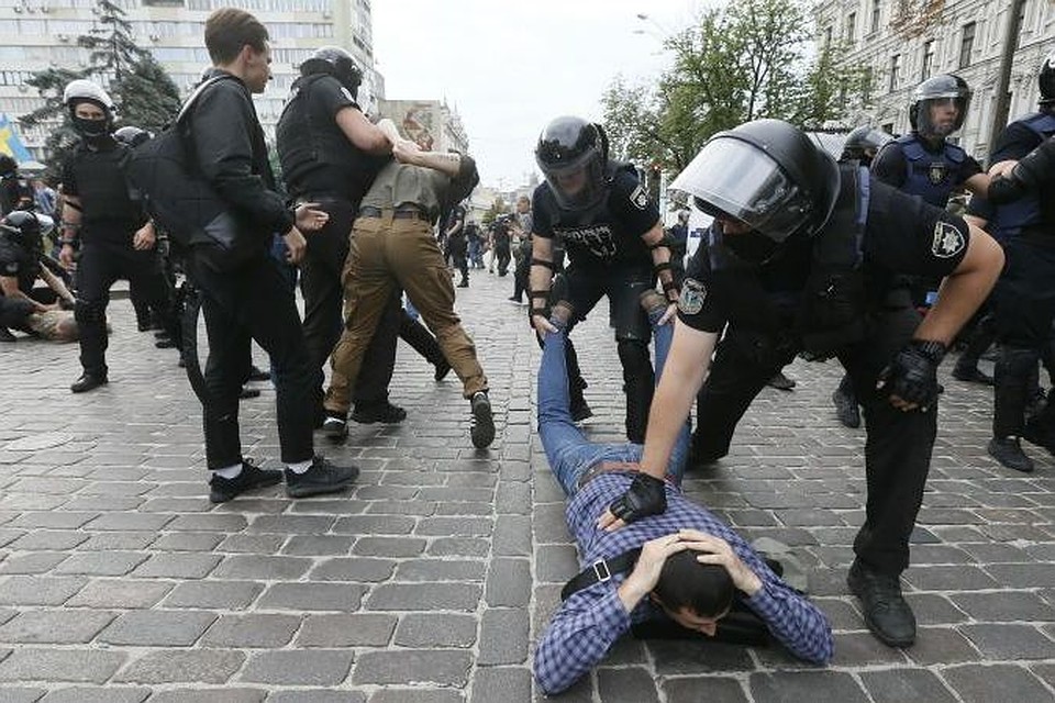 Нацполиция задержала 56 активистов, пытавшихся помешать «Маршу равенства» в Киеве