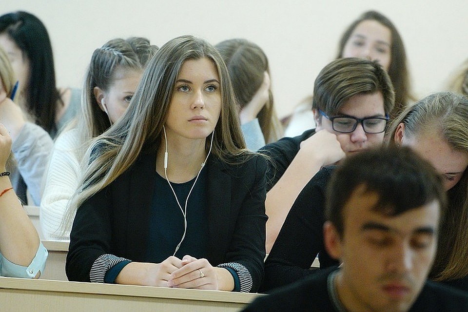 В некоторых сферах без постоянного дополнительного образования не обойтись. Фото: Алексей БУЛАТОВ