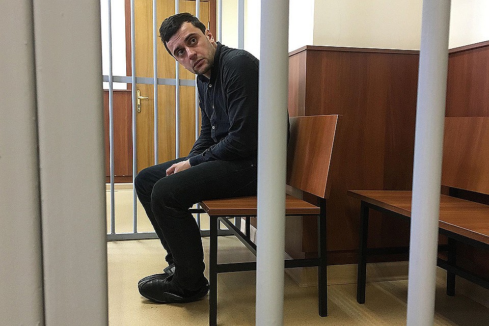 Михаил Исаханов в помещении суда.