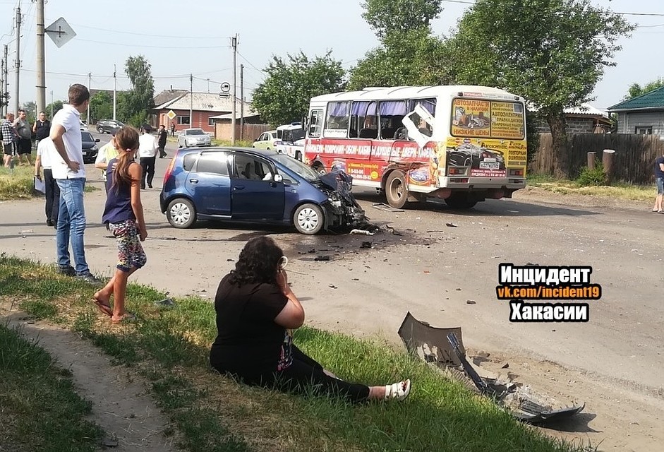 Чтобы установить то, в каком состоянии были автобусы в момент аварии, представители следственного комитета назначили проведение технической экспертизы. Фото: Инцидент Хакасии