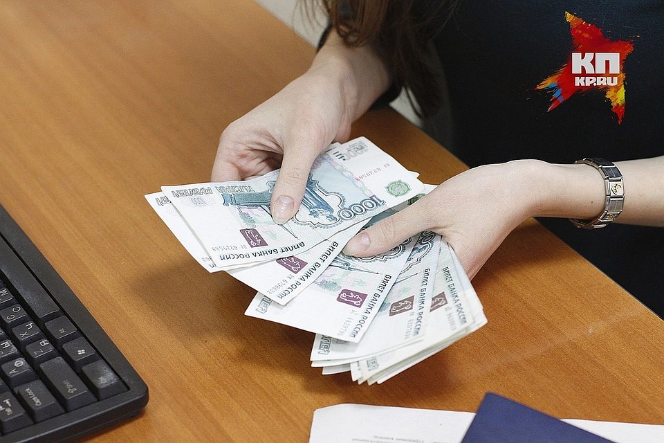 После ухода продавцов мужчина заметил пропажу денег