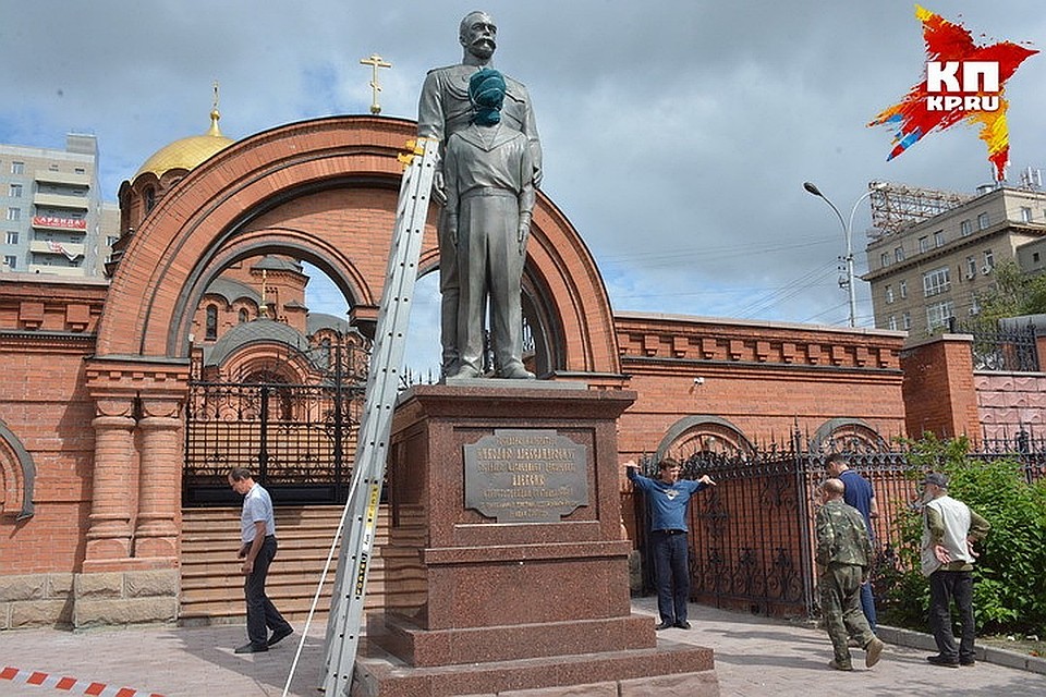 Вандала наказали за то, что изуродовал памятник.