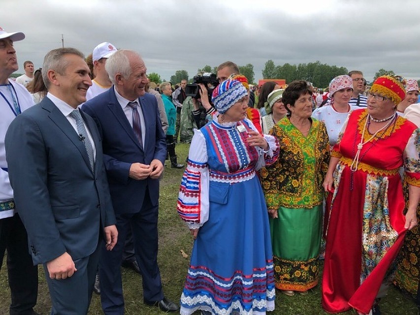 После посещения молочной фермы и подворий, глава региона ответил на вопросы журналистов