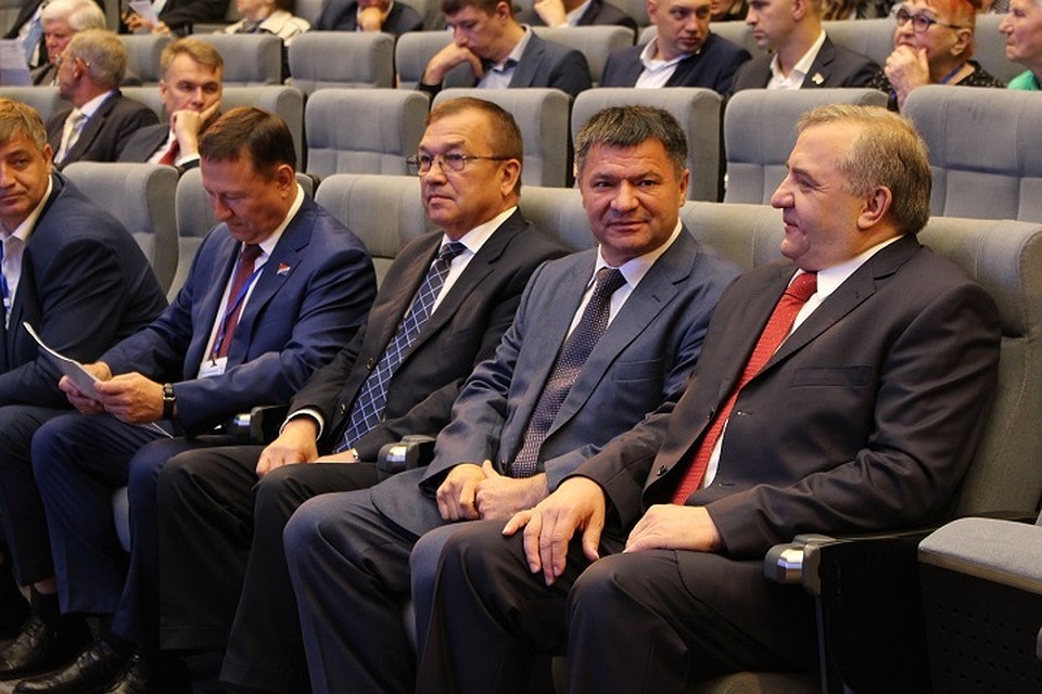 Андрея Тарасенко поддержало партийное большинство. Фото: отдел агитационно-пропагандистской работы партии "Единая Россия".