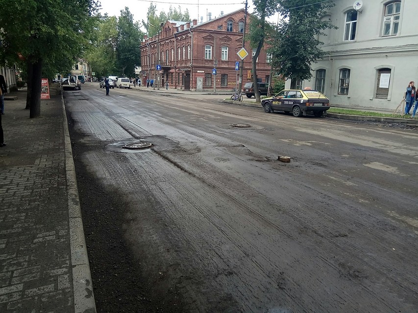 Ремонт дорог по-псковски: не успели в срок - продолжим в следующем году. Фото: общественная организация "Убитые дороги Пскова".
