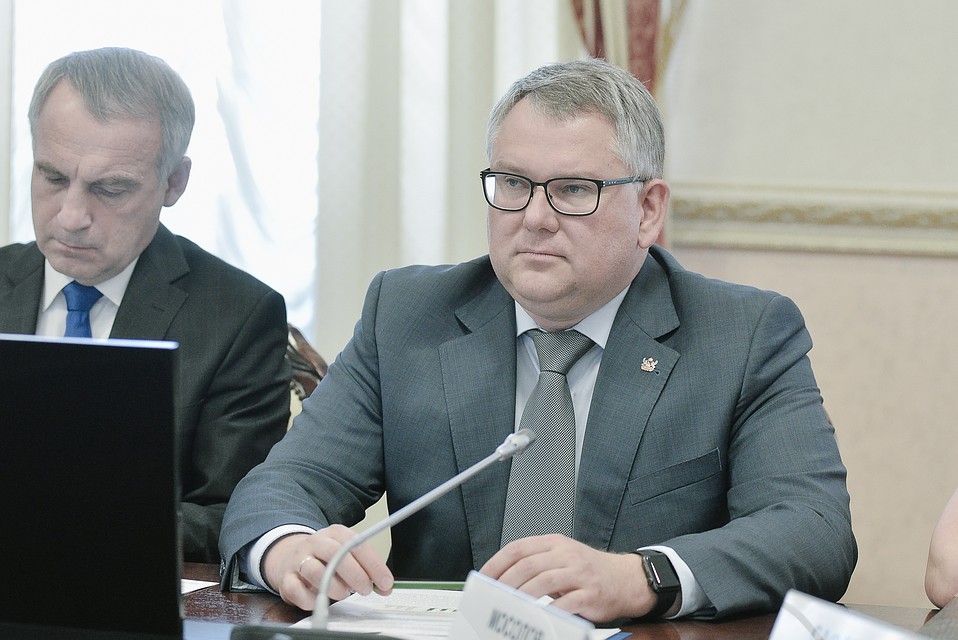 Олег Мосолов заверил, что и дети, и педагоги будут пристроены.