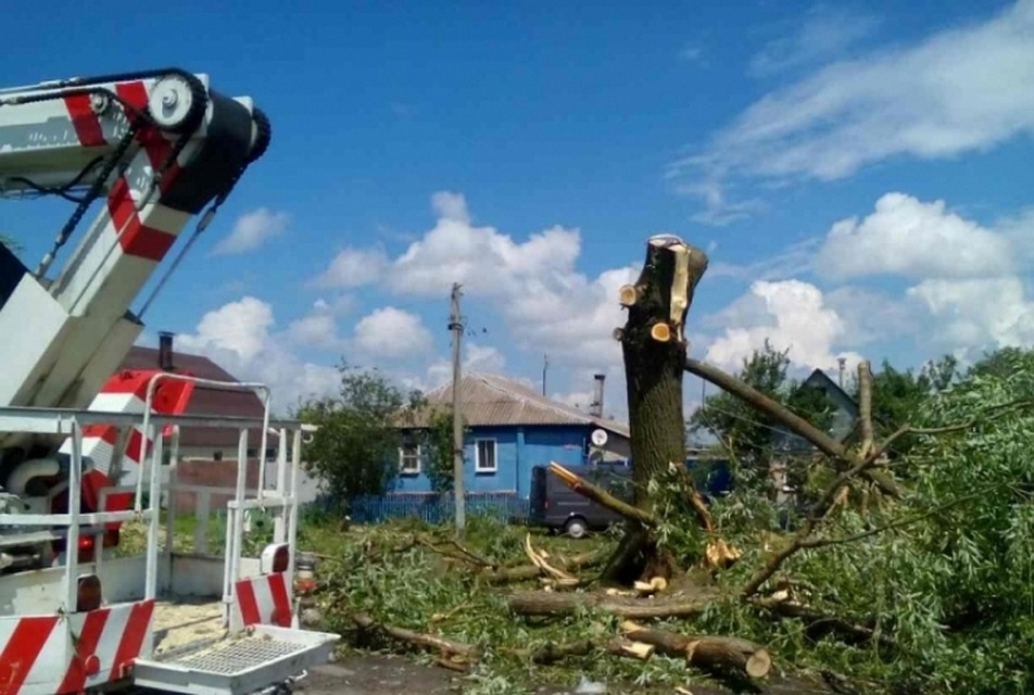 Ураган повредил 32 кровли жилого дома
