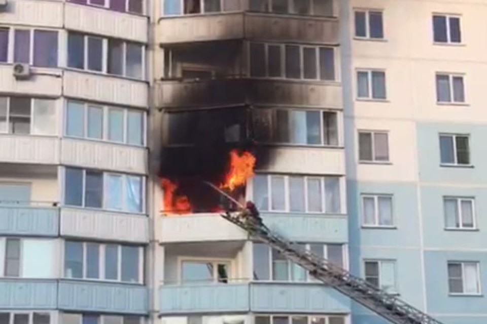 Возможная причина пожара - непотушенная сигарета. ФОТО: МЧС.