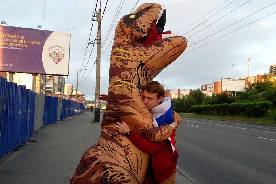 Раньше ростовая кукла была замечена на Дне молодежи. Фото: vk.com/murmansk_dtp