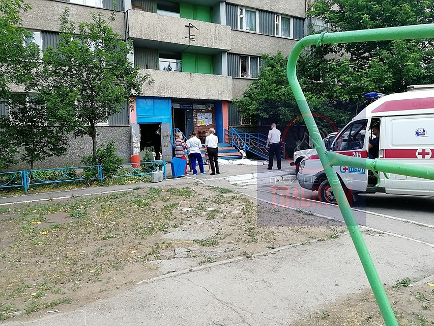 В Тольятти мужчина выпал из окна
