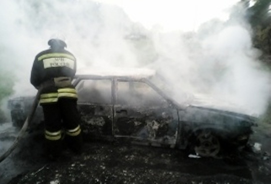 Автомобиль сгорел полностью
