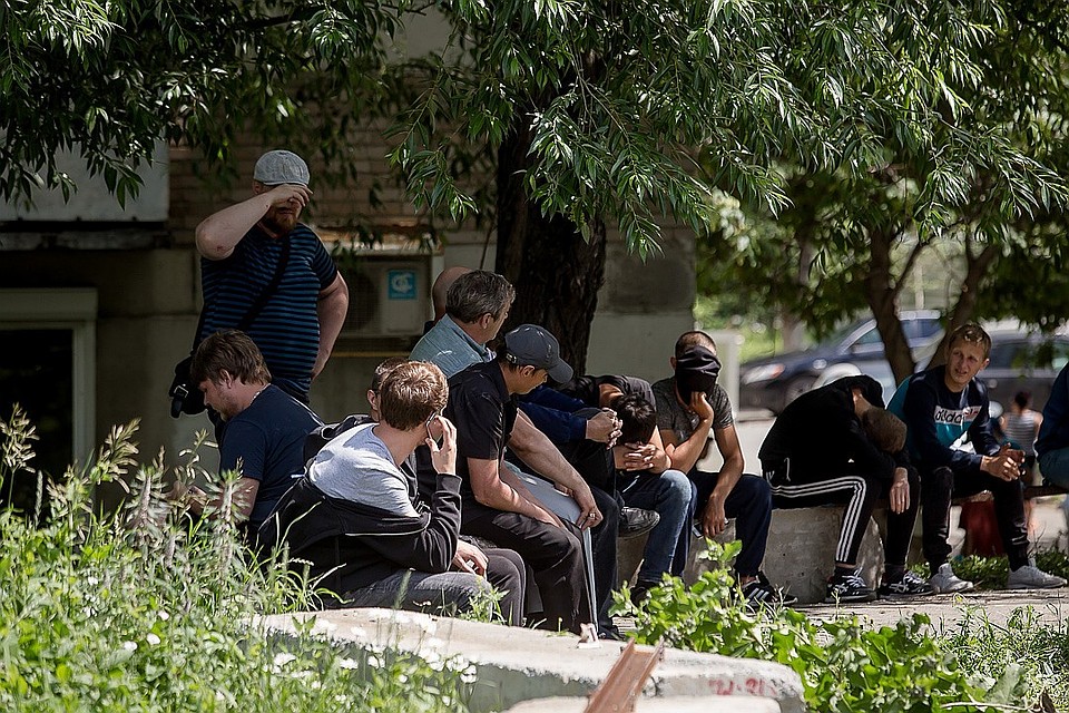 Пока ни один бандит не задержан полицией.