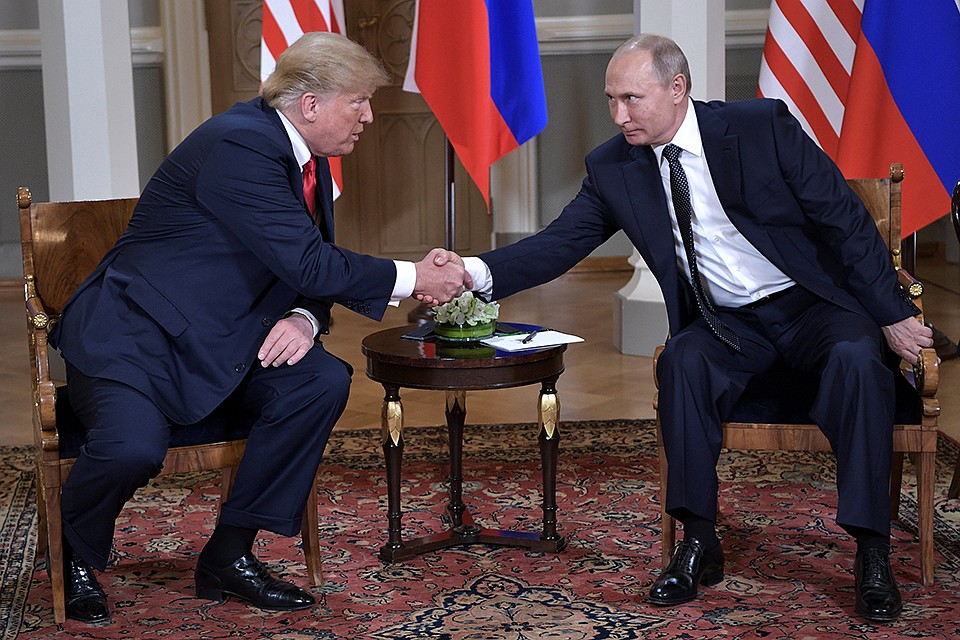 Президенты РФ и США Владимир Путин и Дональд Трамп