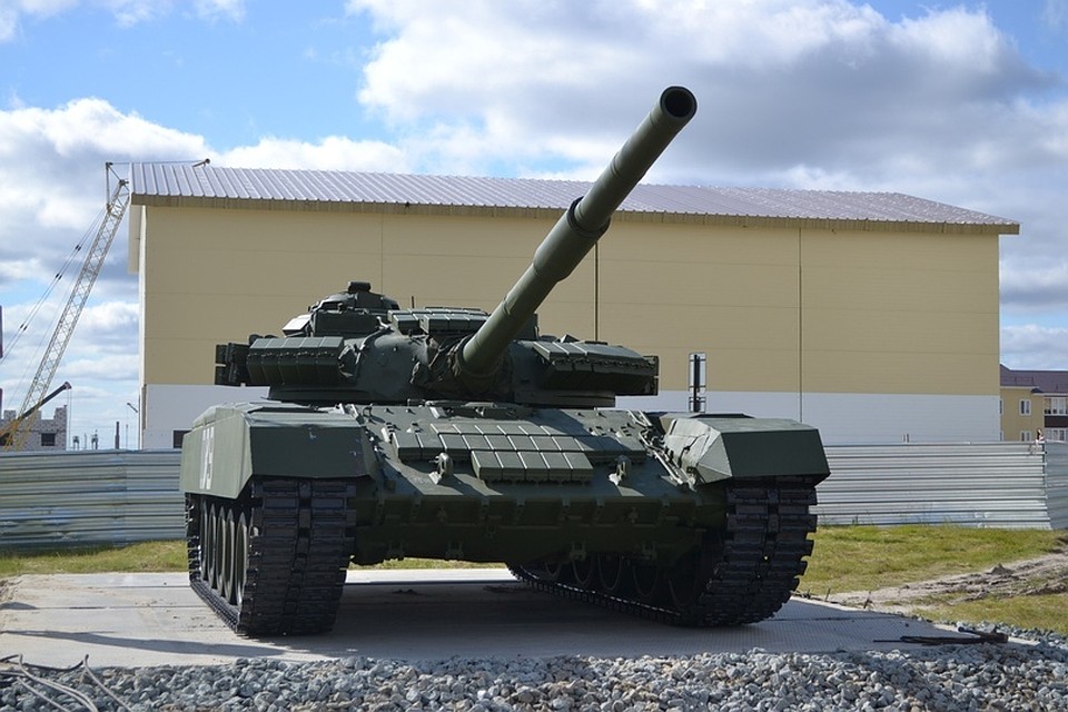 В Новый Уренгой доставили новый танк Т-72 newurengoy.ru
