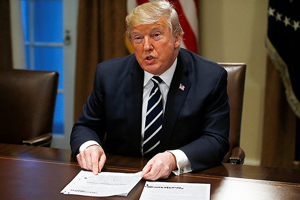 Дональд Трамп делает противоречащие друг друг громкие заявления