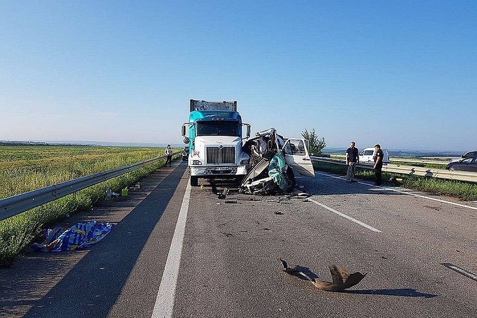 В Украине микроавтобус врезался в грузовик: погибли пять белорусов. Фото: АБРОСЬКИН Вячеслав