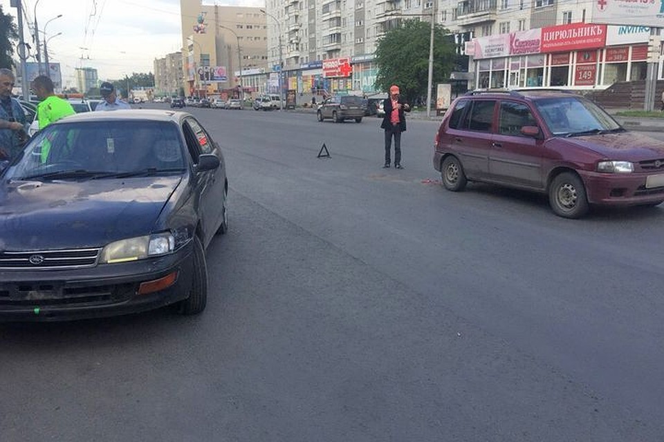 Две иномарки столкнулись в Октябрьском районе.