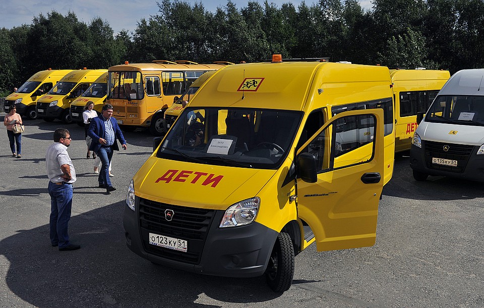 В обновленном автопарке есть авто как отечественного, так и зарубежного производства. Фото: правительство Мурманской области.