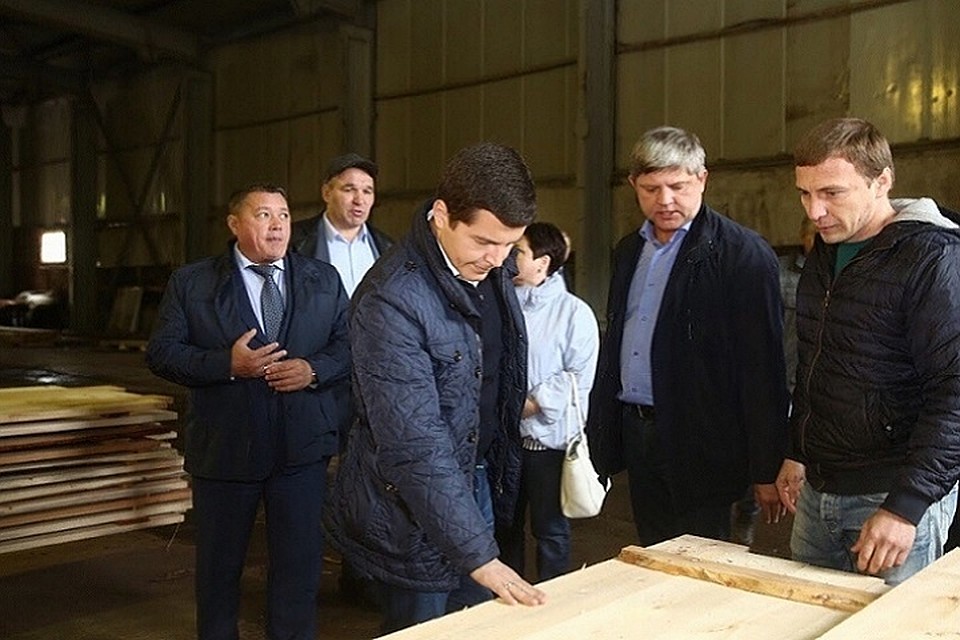 Делегация во главе с Дмитрием Артюховым работает в отдаленных районах Ямала Фото: правительство ЯНАО