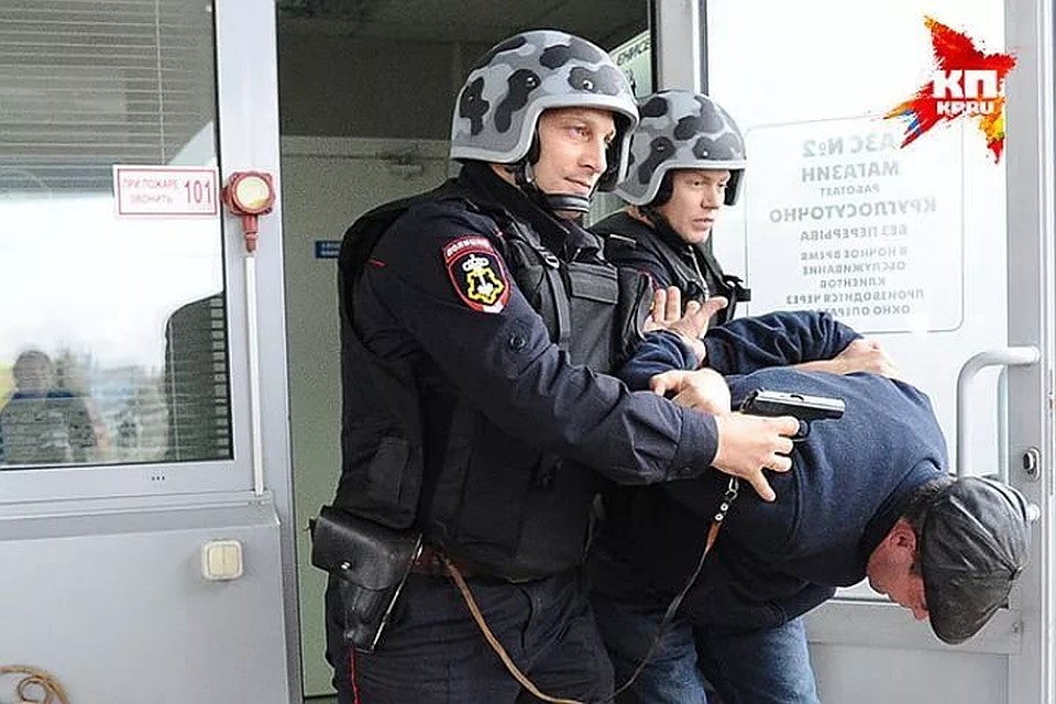 Стражам порядка по горячим следам удалось задержать злоумышленника.