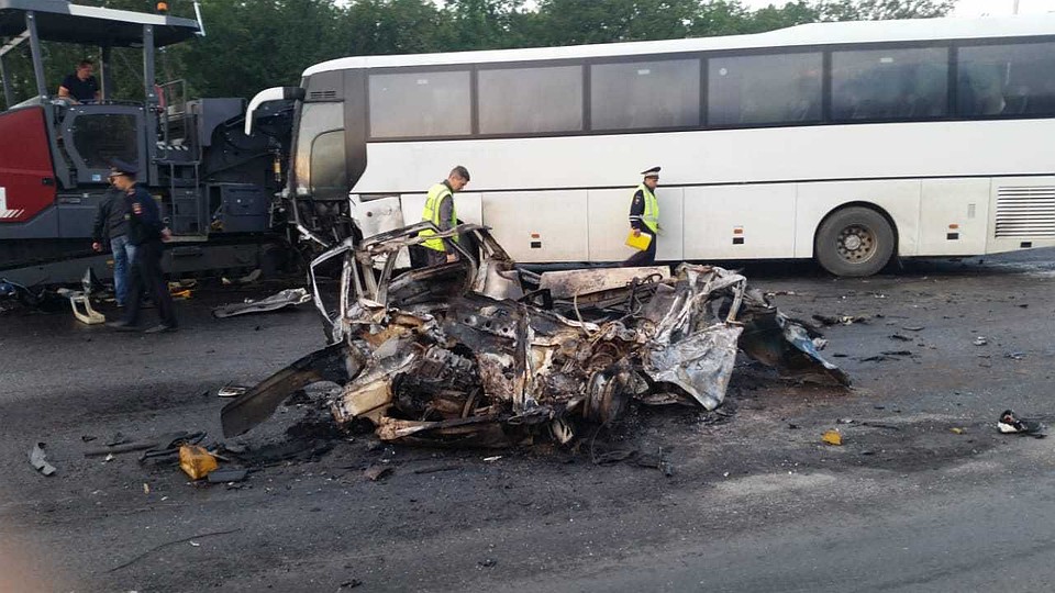 На трассе под Уфой в аварию попал автобус с уральскими туристами. Фото: БашДТП/vk.com