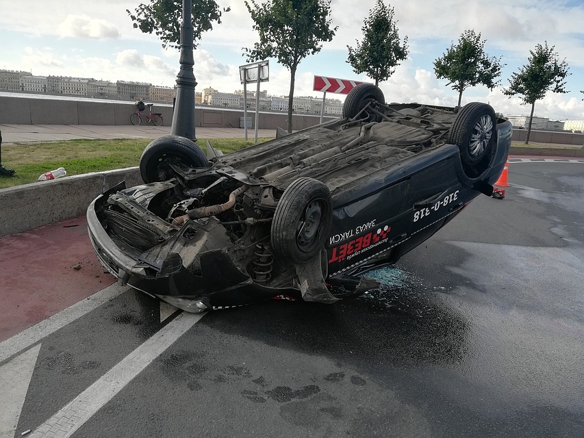 Пассажиров в салоне не было. Фото: "ДТП и ЧП | Санкт-Петербург" ВКонтакте