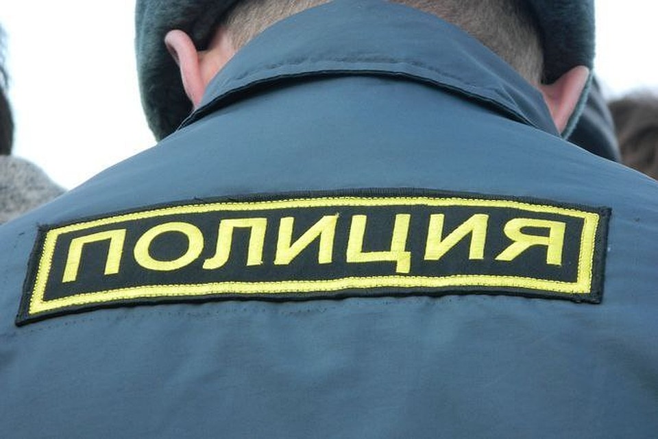 Страшная находка в Новосибирске: в припаркованной «Тойоте» оказался труп мужчины.