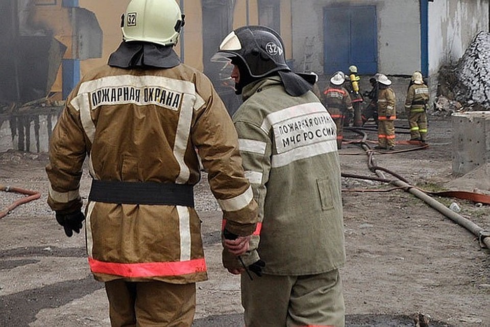 В Мурманской области четыре человека спасено с пожара в Мончегорске. Квартира серьезно повреждена огнем и для того, чтобы сделать в ней ремонт, понадобится вложить немалые деньги.