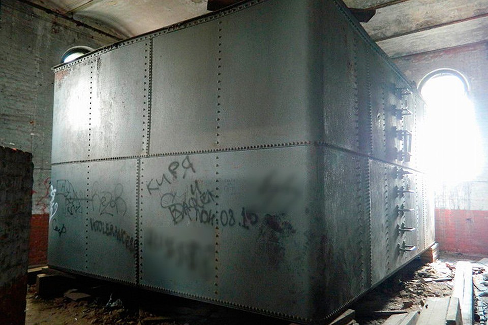 В Петербурге на металлолом сдали исторический водонапорный бак. Фото: vk.com/voopiik_spb