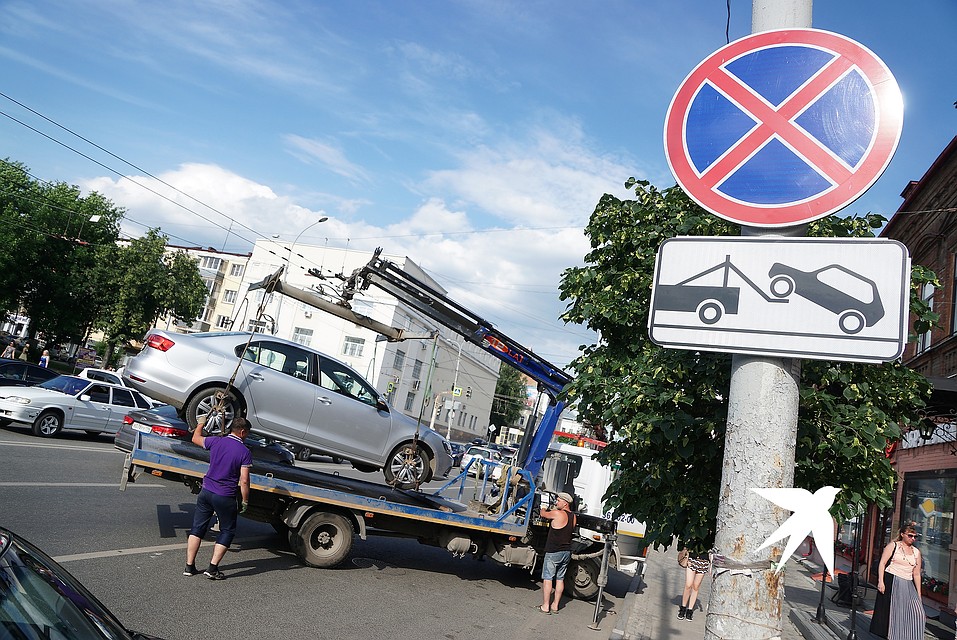 Припаркованные под знаком автомобили будут отправлены на штрафстоянку.