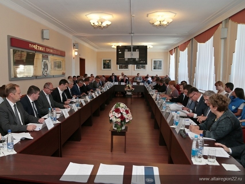 Виктор Томенко встретился с ведущими программистами края