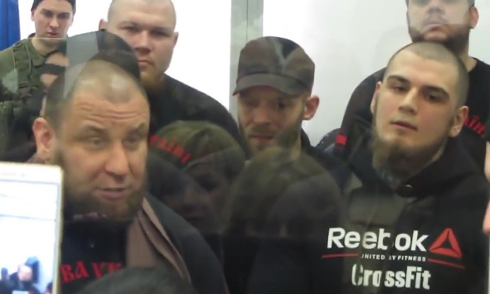 Бывшие бойцы "Торнадо" в помещении суда.