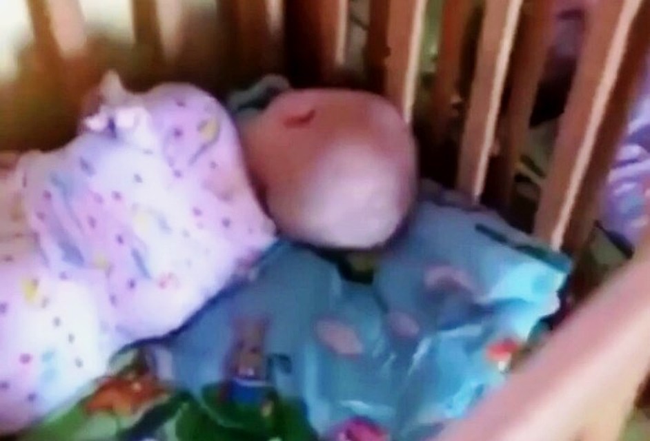 Детей оставляли без присмотра и туго связывали пеленками. Фото Олеси Уржумовой